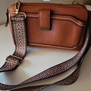 PEARL ANGELI ITALIAAN LEATHER CROSSBODY PHONE/WALLET BAG